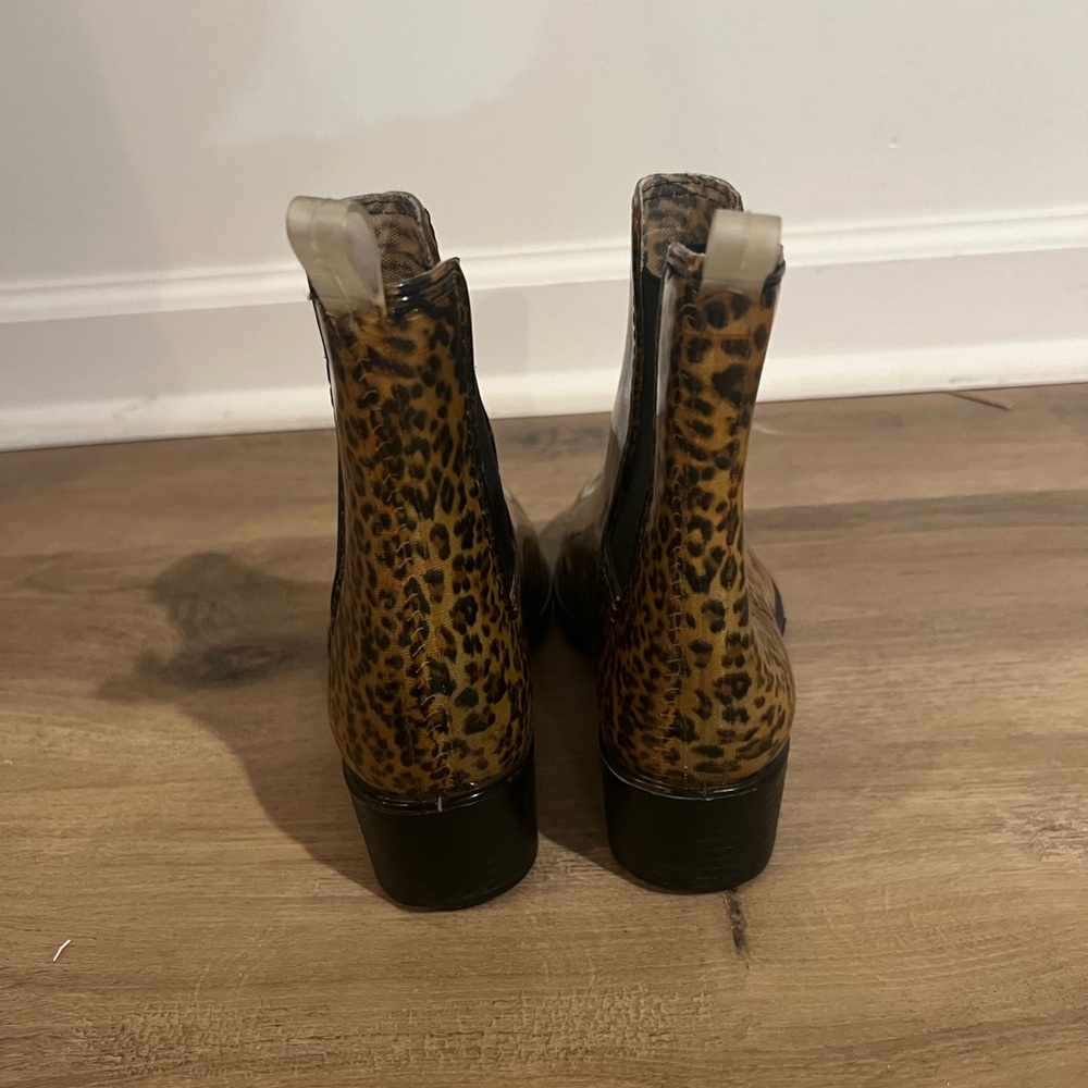 Jeffrey Campbell Leopard Print Rubber Short Pointed Toe Rain Boots. Size 6. - Picture 8 of 9